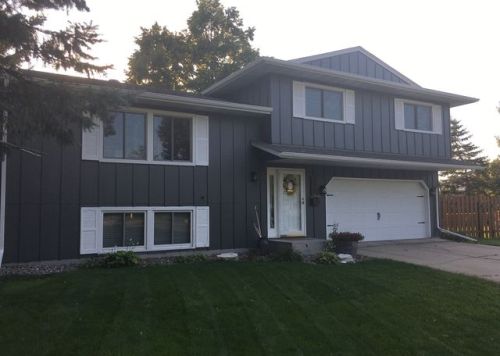 423 Birch Ln, Moorhead, MN 56560-3223