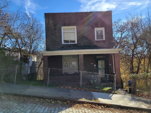 8224 Perchment St, Pittsburgh, PA 15221-1352
