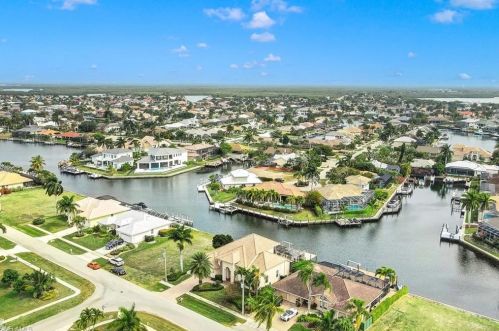 99 Gulfport Ct, Marco Island, FL 34145-4103