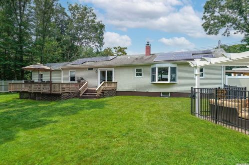 129 Crystal Brook Hollow Rd, Mount Sinai NY  11766-2102 exterior