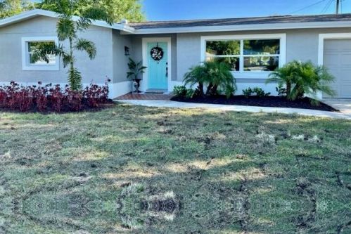 907 Antigua Ave, Fort Pierce, FL 34982-5811