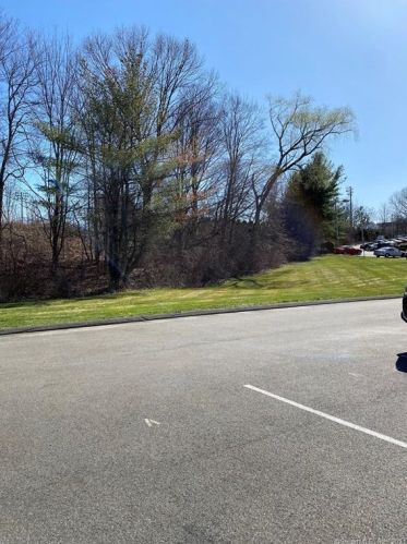 401 Mitchell Ave, Cheshire CT  06410-4129 exterior