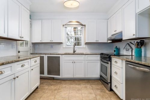 13 Peak St, Stamford, CT 06905-1119