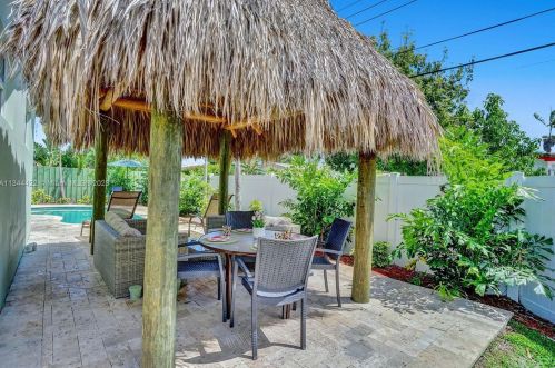 218 4th St, Dania Beach FL  33004-4134 exterior