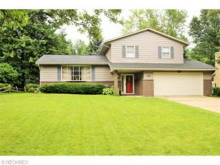 560 Mcentee Dr, Wadsworth, OH 44281-2233