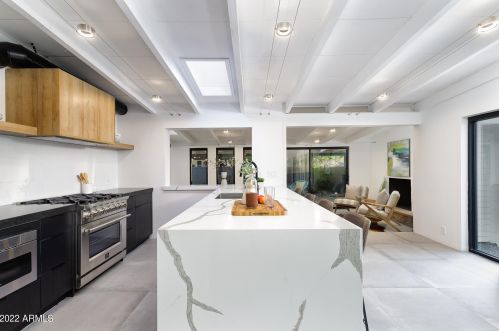 5721 10th St, Phoenix AZ  85014-2213 exterior