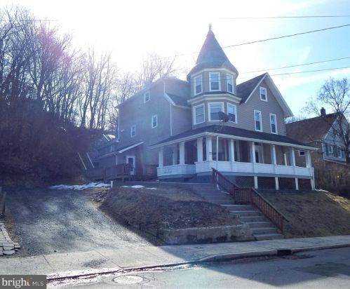 305 Main St, Bangor, PA 18013-2014