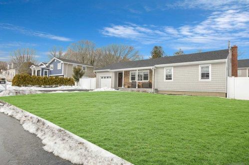 294 Concord St, Huntington Station, NY 11746-6830