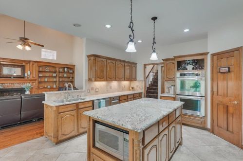 2012 Walden Blvd, Lewisville TX  75022-4472 exterior