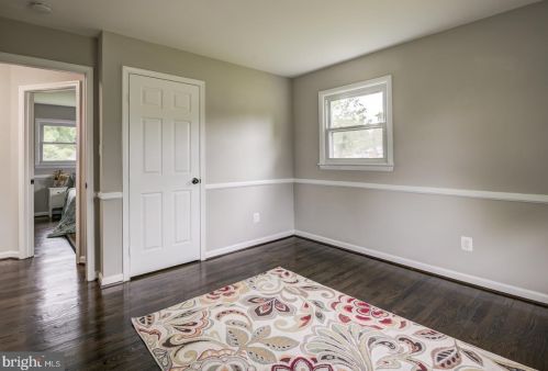 8813 Lagrange St, Lorton VA 22079-1643 exterior