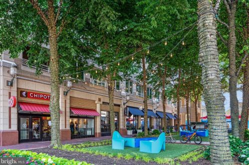 12146 Chancery Sta Cir, Herndon VA 20190-5801 exterior