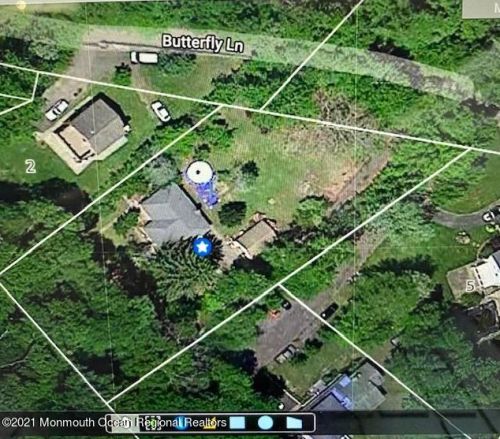 4 Butterfly Ln, East Freehold, NJ 07728-8048