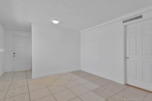 2259 5th Ave, Hialeah FL  33010-2104 exterior