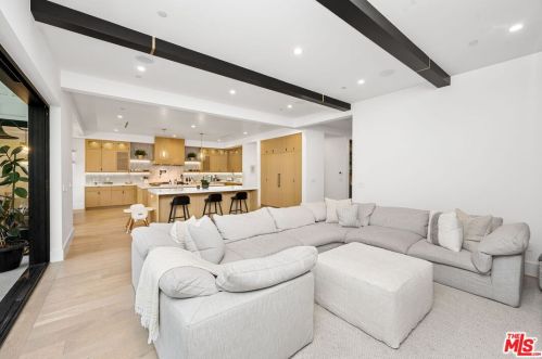 4910 Texhoma Ave, Van Nuys CA  91316-3740 exterior