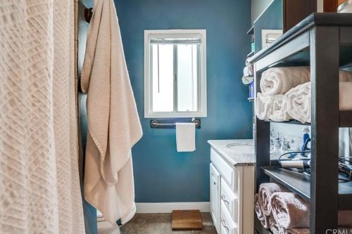 70 Roycroft Ave, Long Beach CA  90814-1822 exterior