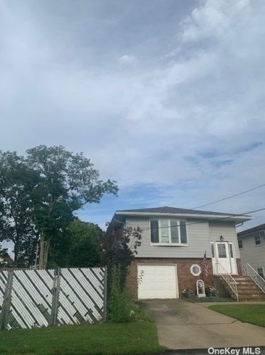 149 Cheltenham Rd, Babylon, NY 11704-4430