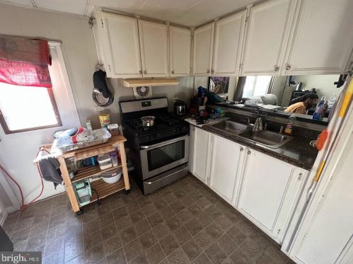 808 Bertwood Ave, Gloucester NJ  08030-2212 exterior