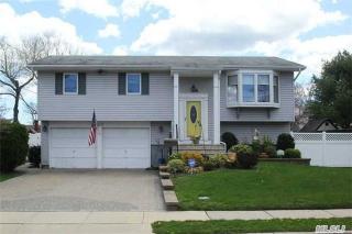 100 Cleveland St, Bayshore, NY 11706-5839