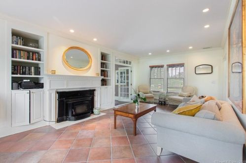 365 Gulf St, Milford CT  06460-6535 exterior