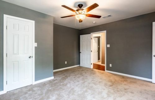 2202 Chestnut Ave, Fort Worth TX  76164-7953 exterior