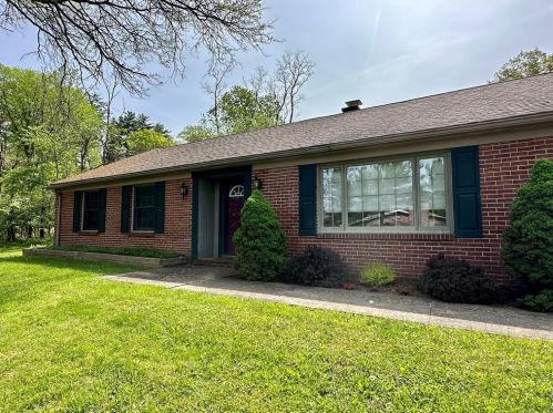 102 Westview Dr, Ligonier, PA 15658-8757