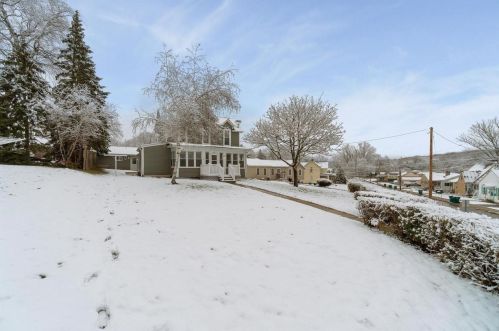 408 Swift St, Edgerton, WI 53534-1548