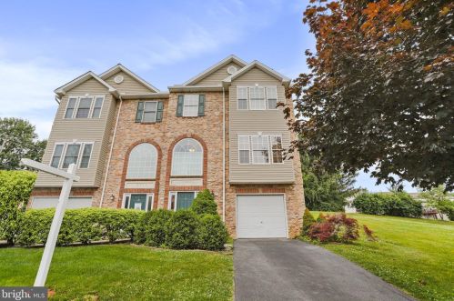 16853 Reagan Dr, Shrewsbury, PA 17361-1640