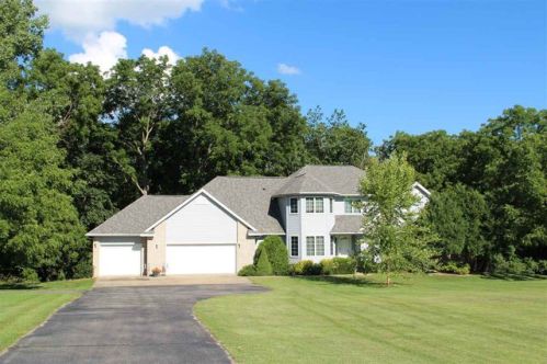 1556 Iroquois Dr, Twin View Heights, IA 52333-9202