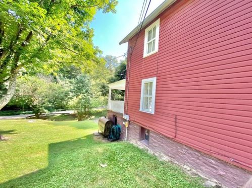 6 Aber Rd, Finleyville, PA 15332-4227