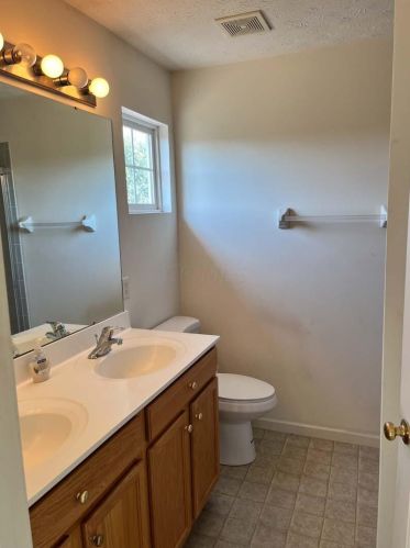 115 Springhouse Dr, Englewood OH  45322-8795 exterior