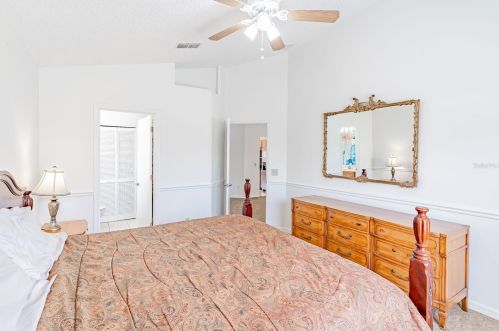 2772 Delcrest Dr, Orlando FL  32817-2668 exterior