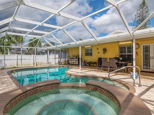 226 Willowick Dr, Naples, FL 34110-1342