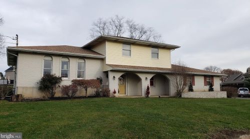 9347 Trexler Rd, Breinigsville, PA 18031-1137