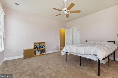 8373 Pedigrue Ct, Gainesville VA  20155-3240 exterior