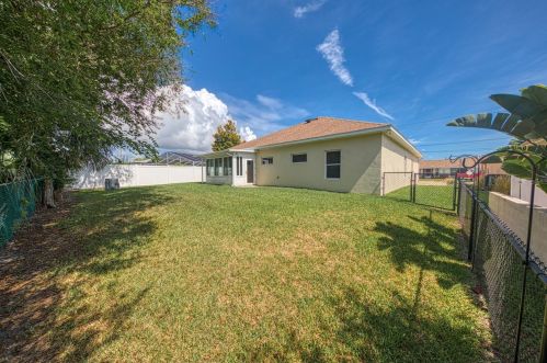 112 Lindley Rd, Daytona Beach, FL 32118-5328