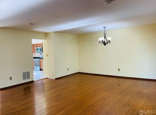 3 Highview Dr, Woodbridge NJ  07095-3905 exterior