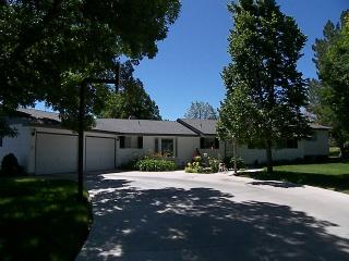 5060 Weikel Dr, Winnemucca, NV 89445-3929