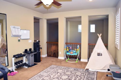 2065 Katnich Ln, Lodi CA 95242-4805 exterior