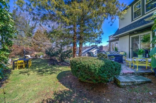 77 Kewanee Rd, New Rochelle NY  10804-1301 exterior