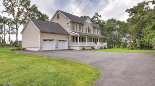 135 Minnisink Rd, Paterson, NJ 07512-1945