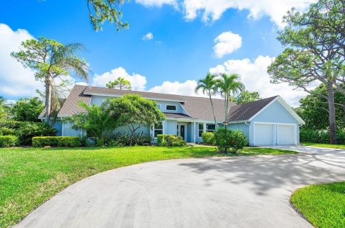 6653 Woodlake Rd, Jupiter, FL 33458-2448