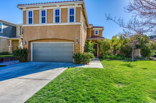 19942 Holly Dr, Santa Clarita, CA 91350-3698