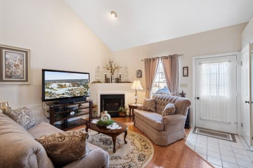 7044 Clubview Dr, Bridgeville PA  15017-1097 exterior