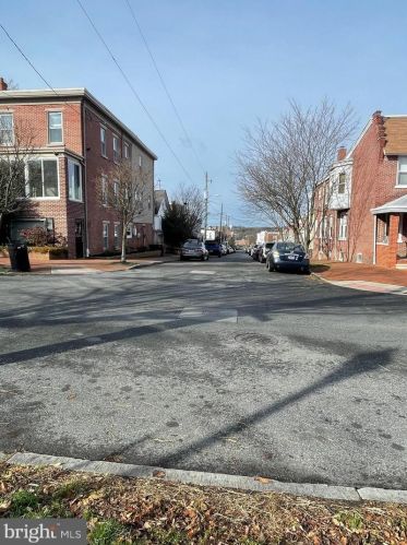 1602 Howland St, Wilmington, DE 19805-5313