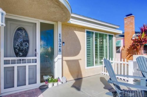 1328 Law St, San Diego, CA 92109-2131