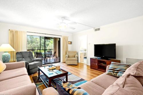 5757 Gage Ln, Naples, FL 34113-3548