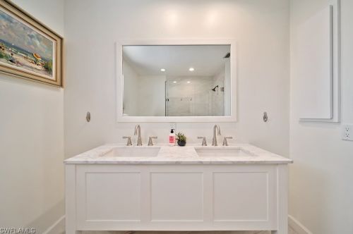 220 Palm Lk Dr, Sanibel FL 33957-5601 exterior