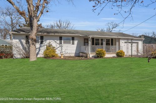 581 Driscol Dr, Bricktown, NJ 08724-2743