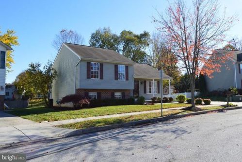 19 Smokehouse Ct, Littlestown, PA 17340-1155