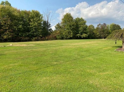 77 Liberty Plaingrove Rd, Grove City, PA 16127-3613